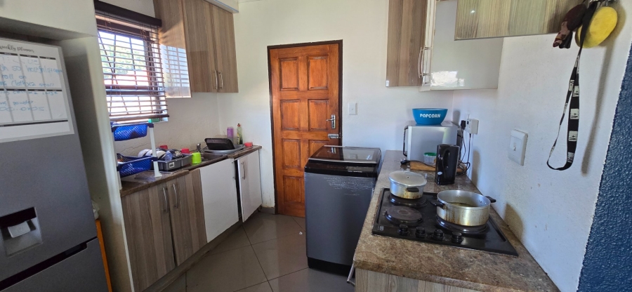 To Let 3 Bedroom Property for Rent in Crystal Park Gauteng