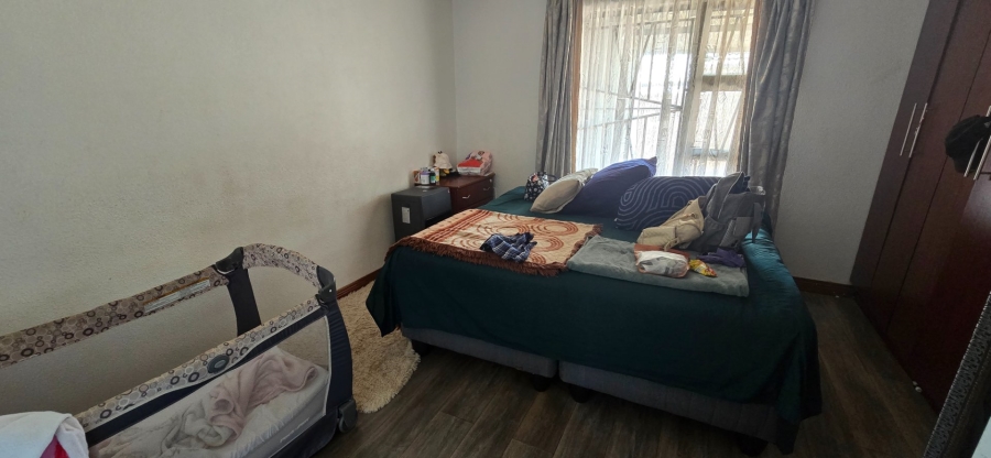 To Let 3 Bedroom Property for Rent in Crystal Park Gauteng