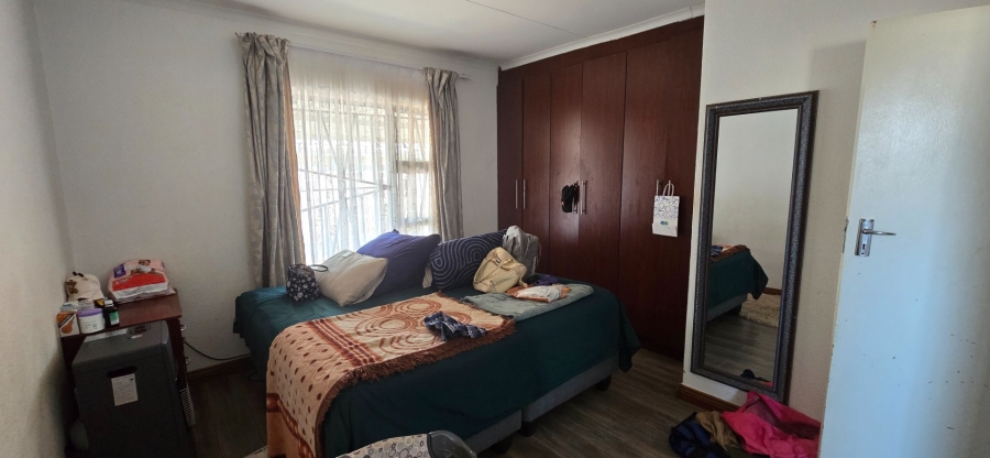 To Let 3 Bedroom Property for Rent in Crystal Park Gauteng