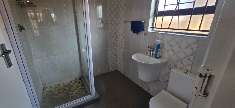 To Let 3 Bedroom Property for Rent in Crystal Park Gauteng