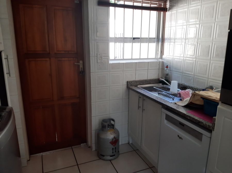 To Let  Bedroom Property for Rent in Brummeria Gauteng