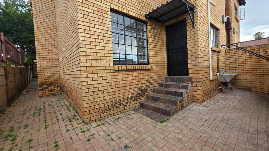 2 Bedroom Property for Sale in Erasmia Gauteng