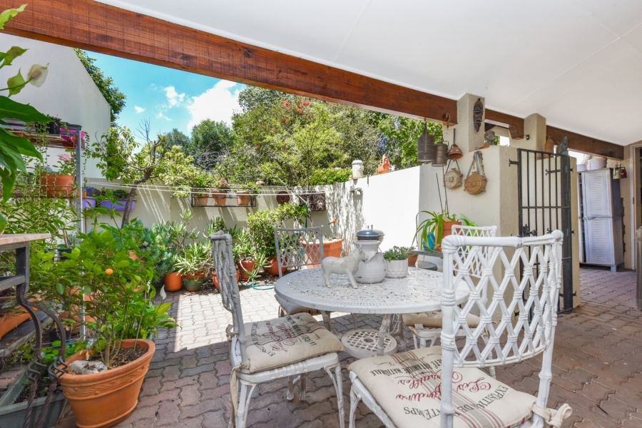 2 Bedroom Property for Sale in Magaliessig Gauteng