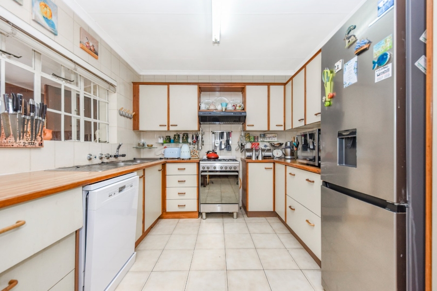 2 Bedroom Property for Sale in Magaliessig Gauteng