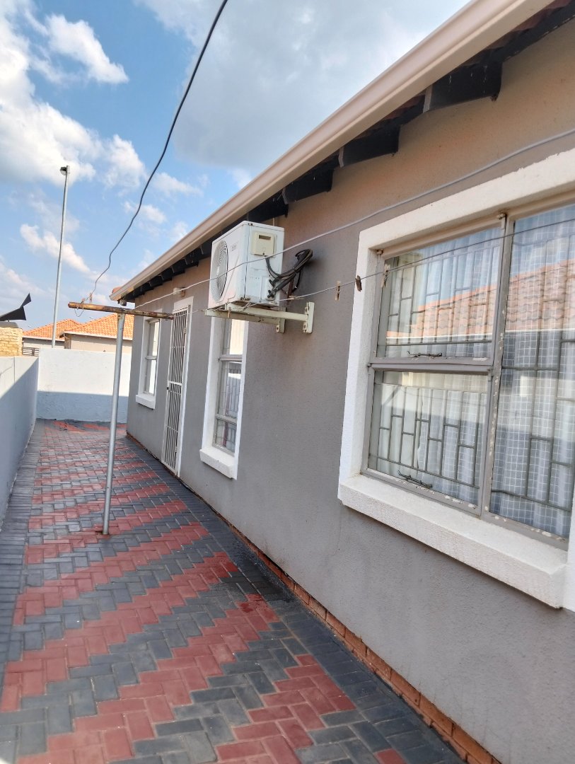 3 Bedroom Property for Sale in Lotus Gardens Gauteng