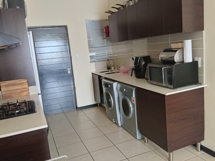 To Let 2 Bedroom Property for Rent in Oakdene Gauteng