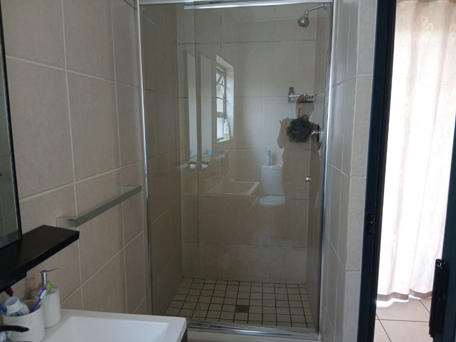 To Let 2 Bedroom Property for Rent in Oakdene Gauteng