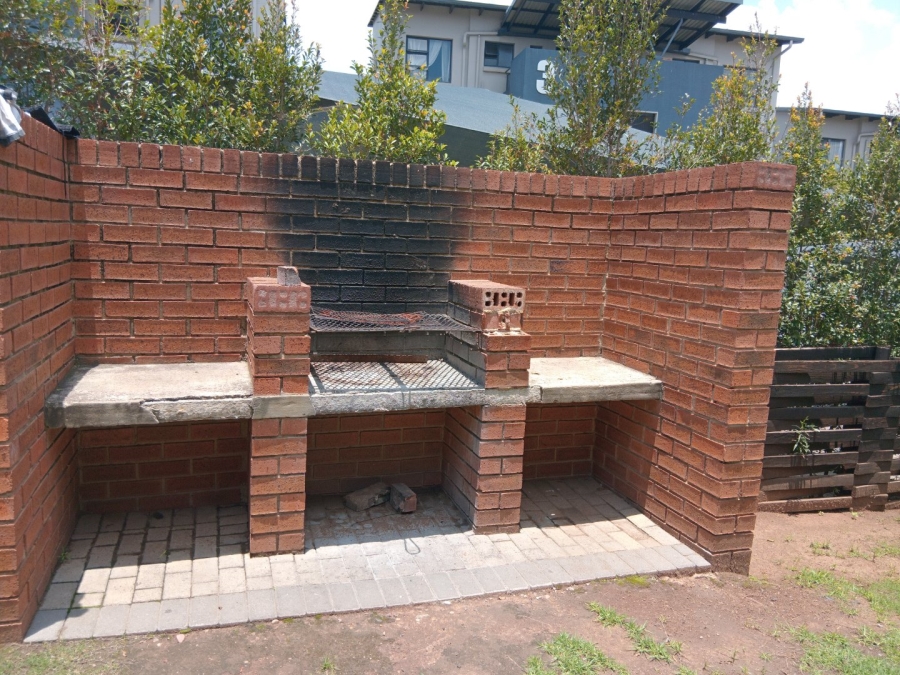 To Let 2 Bedroom Property for Rent in Oakdene Gauteng