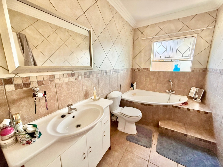 To Let 3 Bedroom Property for Rent in Meyersdal Gauteng