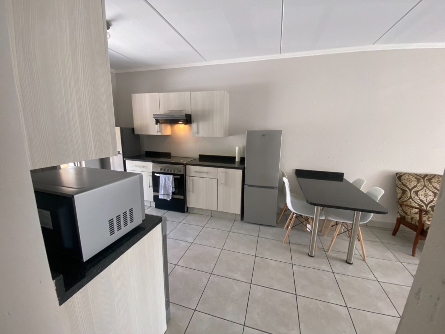 To Let 2 Bedroom Property for Rent in Fourways Gauteng