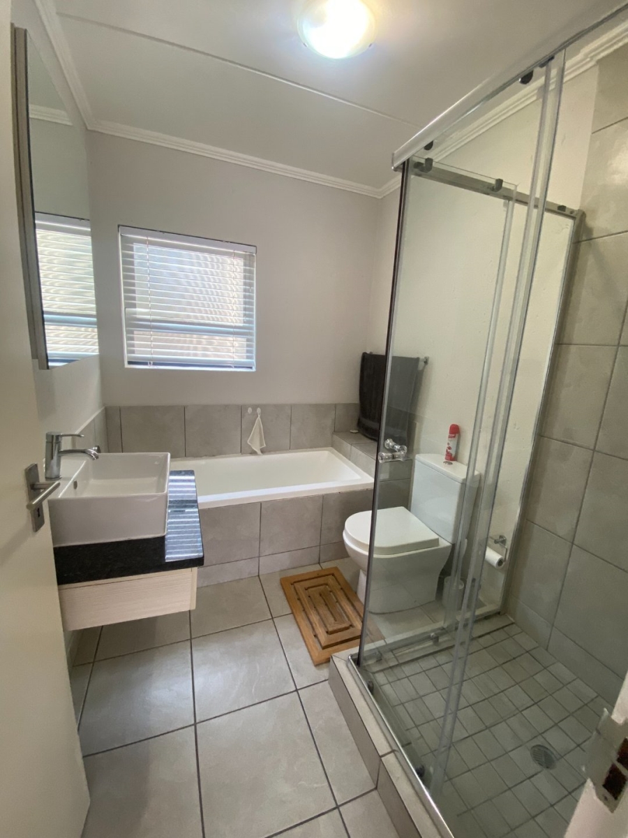 To Let 2 Bedroom Property for Rent in Fourways Gauteng