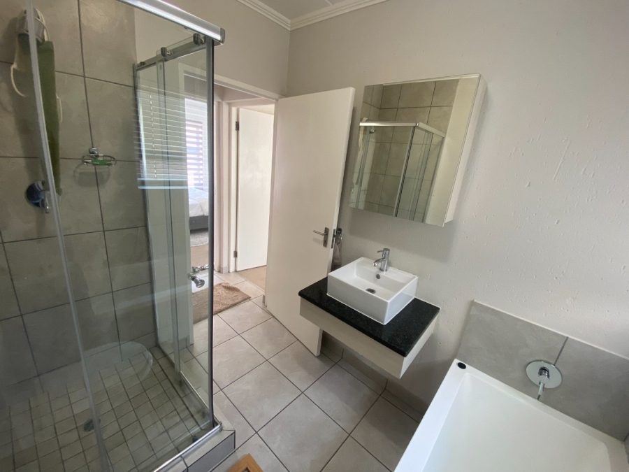 To Let 2 Bedroom Property for Rent in Fourways Gauteng