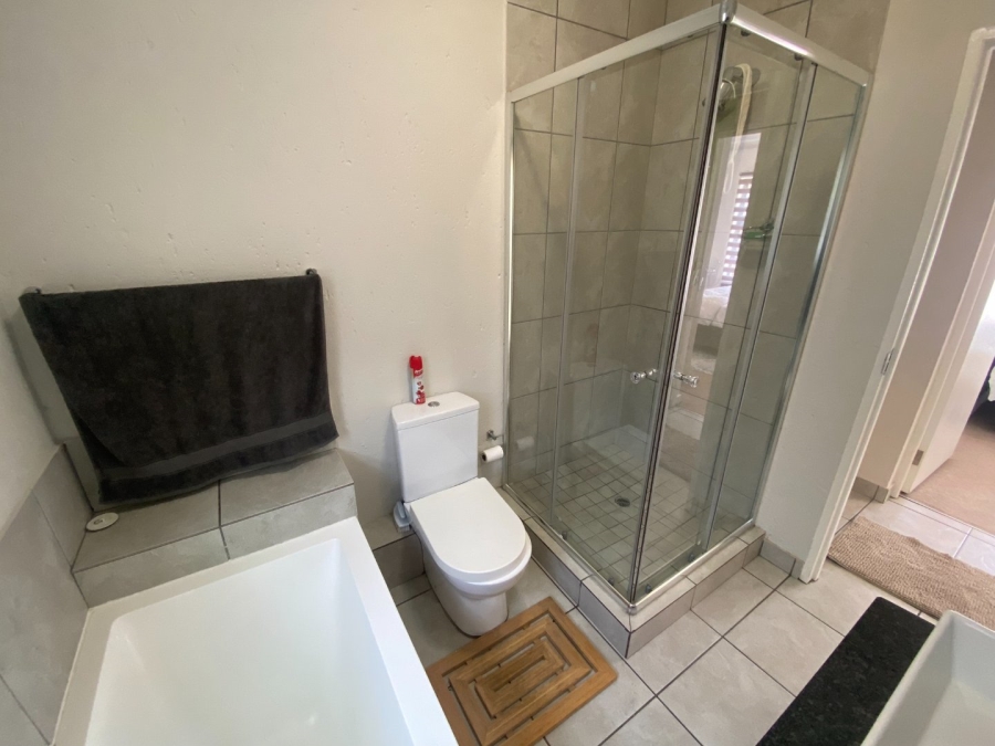 To Let 2 Bedroom Property for Rent in Fourways Gauteng