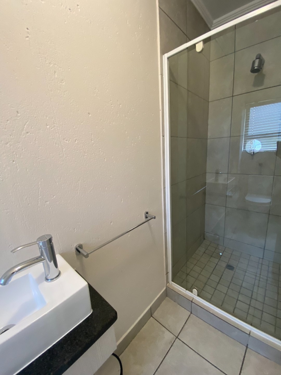 To Let 2 Bedroom Property for Rent in Fourways Gauteng