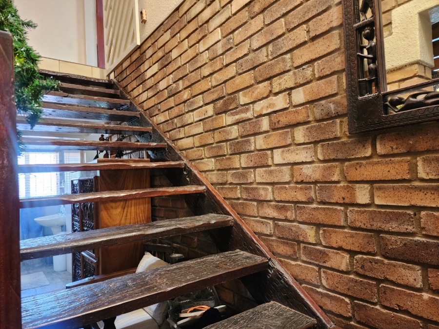 5 Bedroom Property for Sale in Doornpoort Gauteng