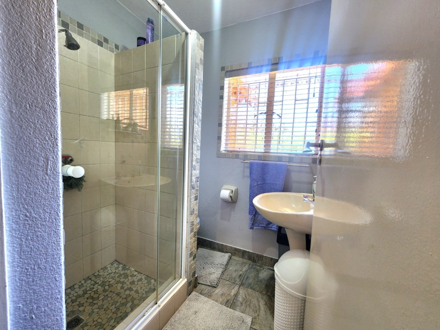 5 Bedroom Property for Sale in Doornpoort Gauteng