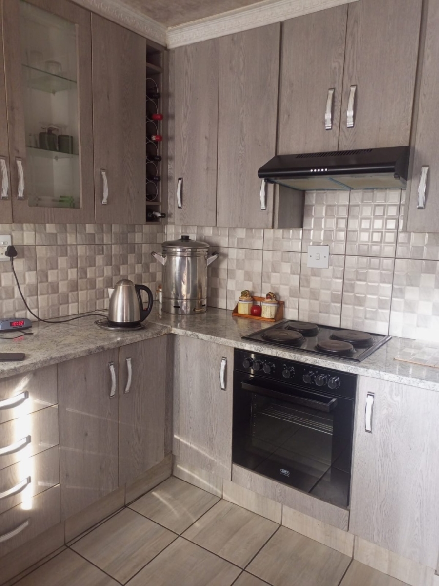  Bedroom Property for Sale in Meadowlands East Gauteng