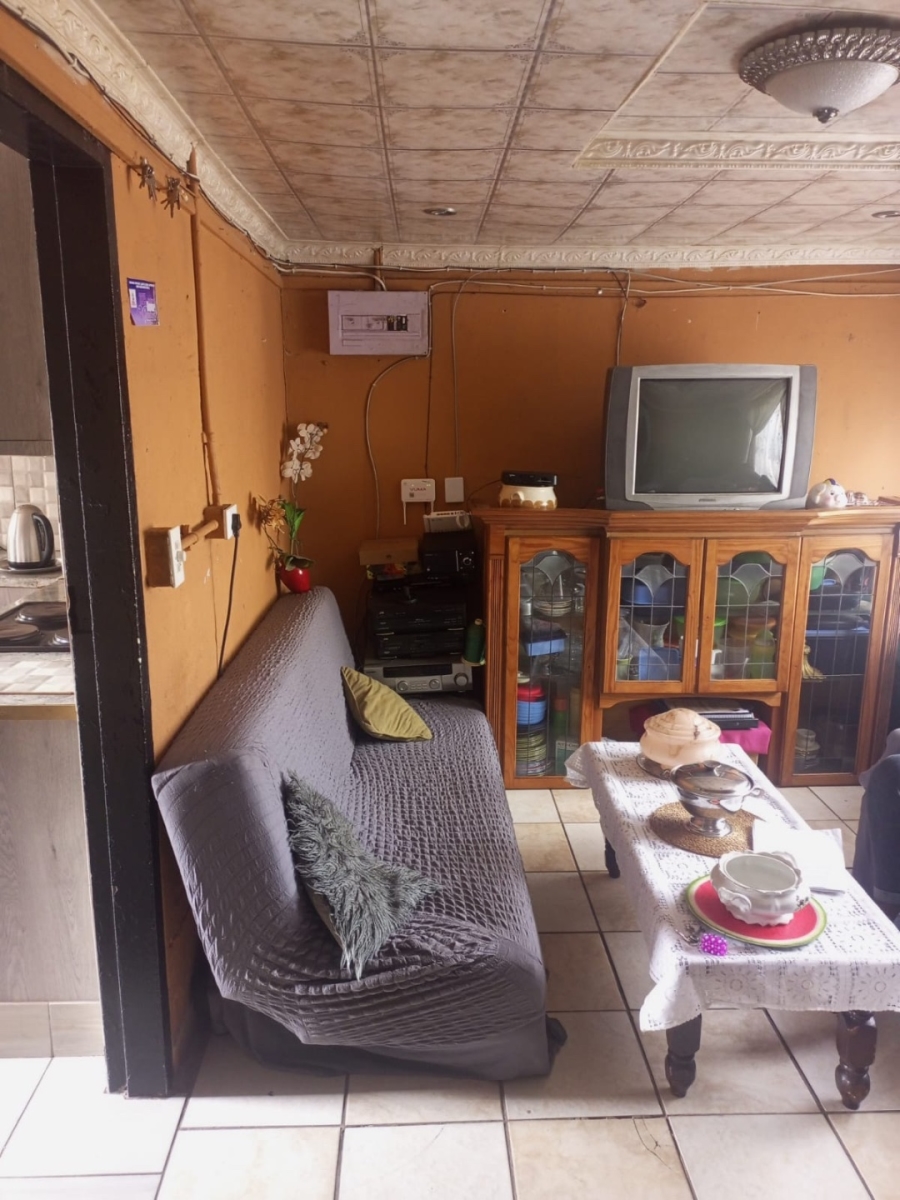  Bedroom Property for Sale in Meadowlands East Gauteng