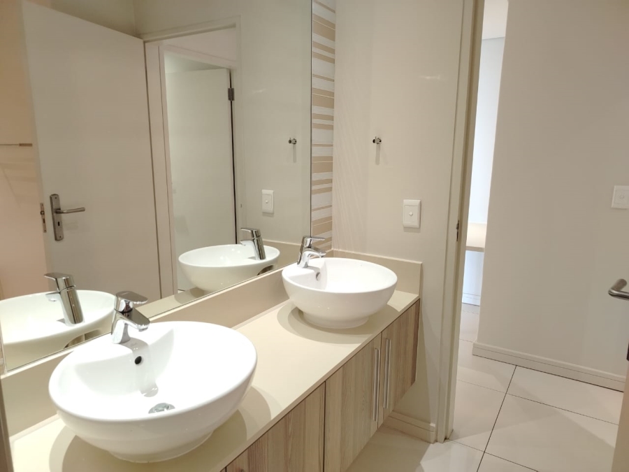 To Let 2 Bedroom Property for Rent in Rosebank Gauteng