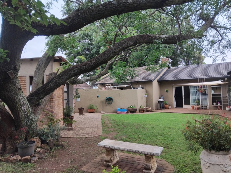 3 Bedroom Property for Sale in Birchleigh Gauteng