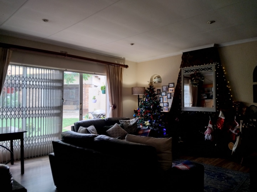 3 Bedroom Property for Sale in Birchleigh Gauteng