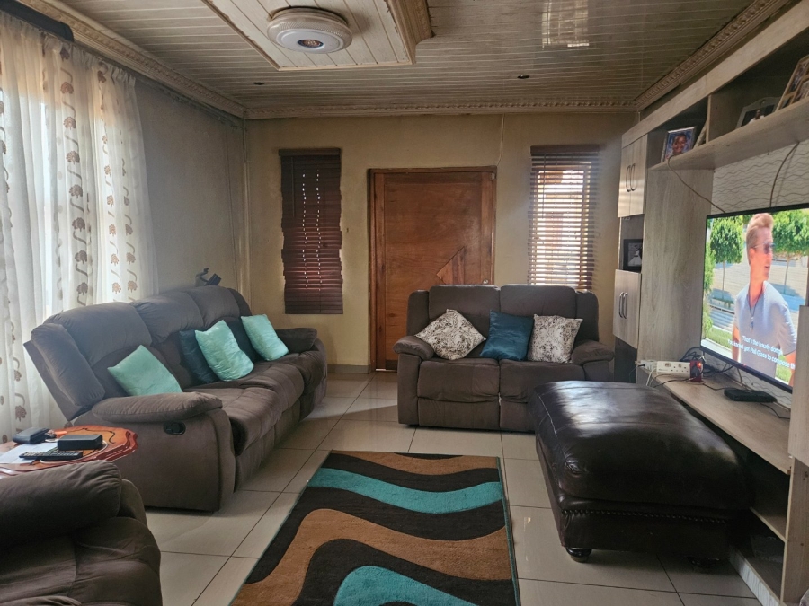 To Let 3 Bedroom Property for Rent in Crystal Park Gauteng