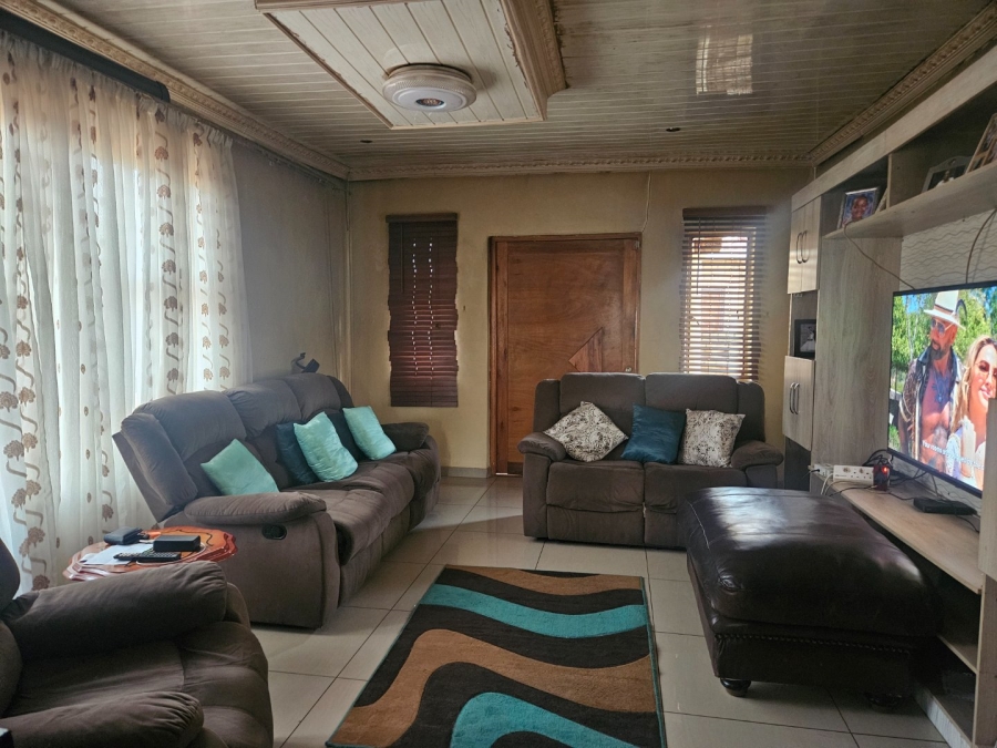 To Let 3 Bedroom Property for Rent in Crystal Park Gauteng