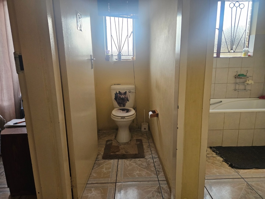 To Let 3 Bedroom Property for Rent in Crystal Park Gauteng