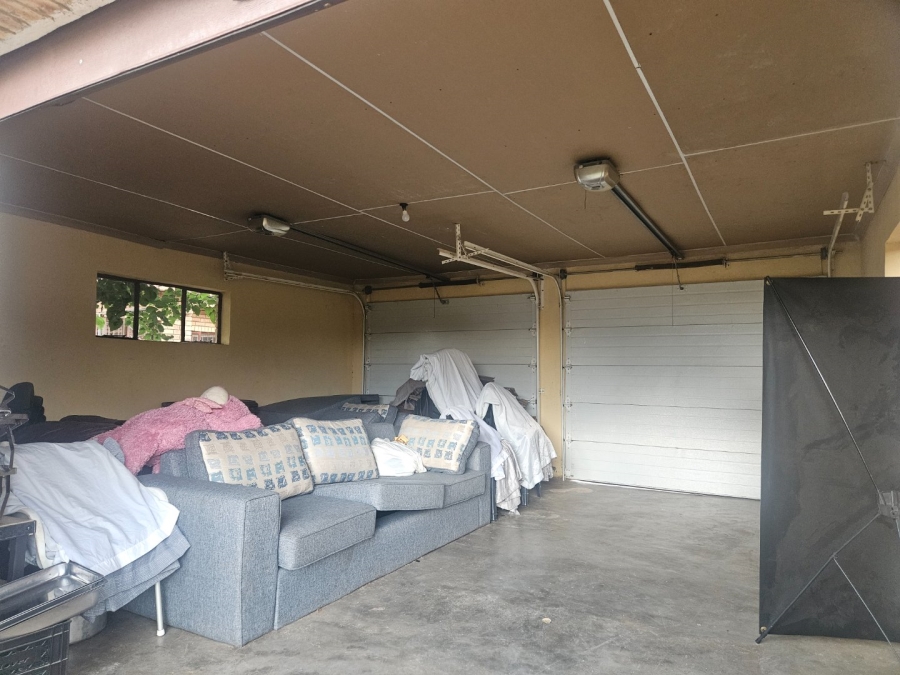 To Let 3 Bedroom Property for Rent in Crystal Park Gauteng