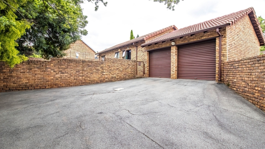 2 Bedroom Property for Sale in Wilgeheuwel Gauteng