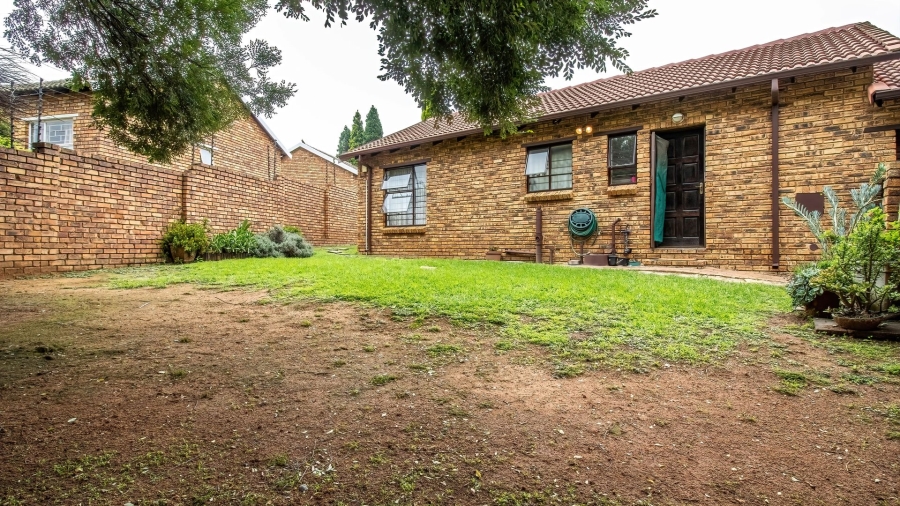 2 Bedroom Property for Sale in Wilgeheuwel Gauteng