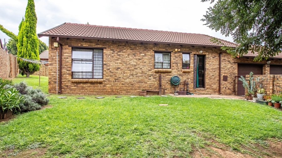 2 Bedroom Property for Sale in Wilgeheuwel Gauteng