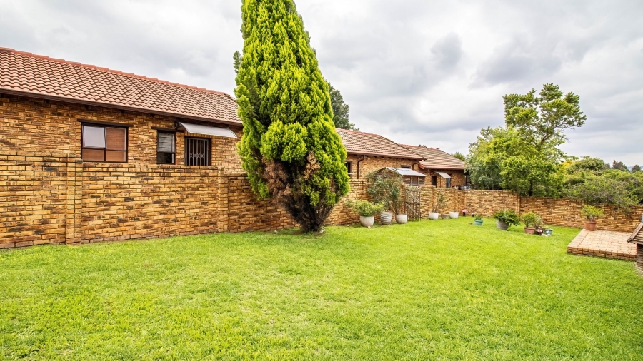 2 Bedroom Property for Sale in Wilgeheuwel Gauteng