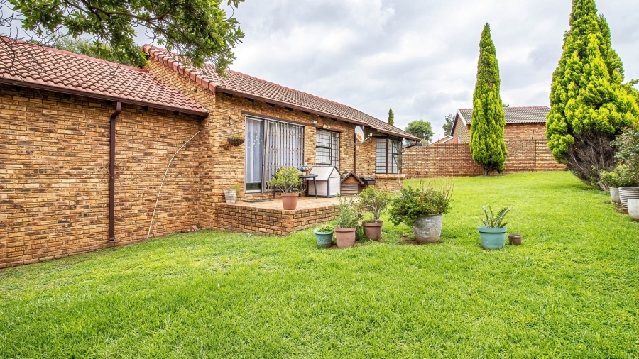 2 Bedroom Property for Sale in Wilgeheuwel Gauteng