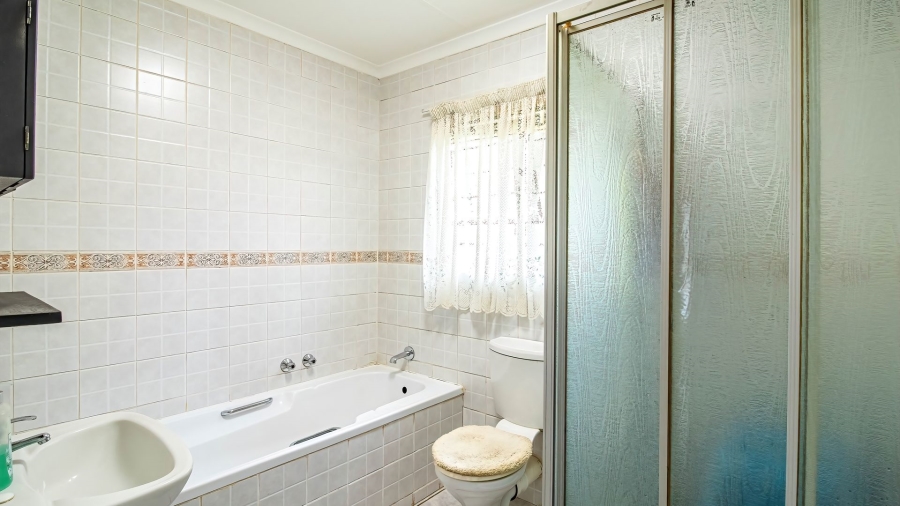 2 Bedroom Property for Sale in Wilgeheuwel Gauteng