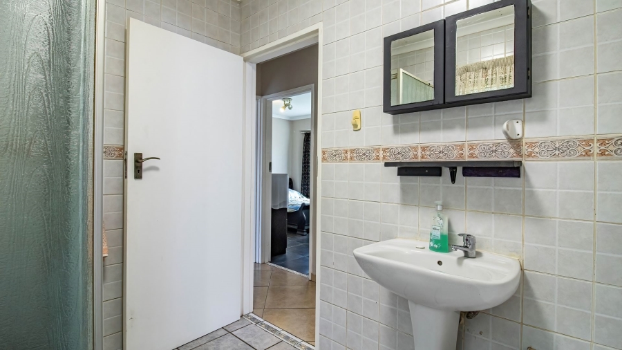 2 Bedroom Property for Sale in Wilgeheuwel Gauteng