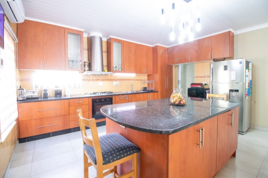 6 Bedroom Property for Sale in Croydon Gauteng