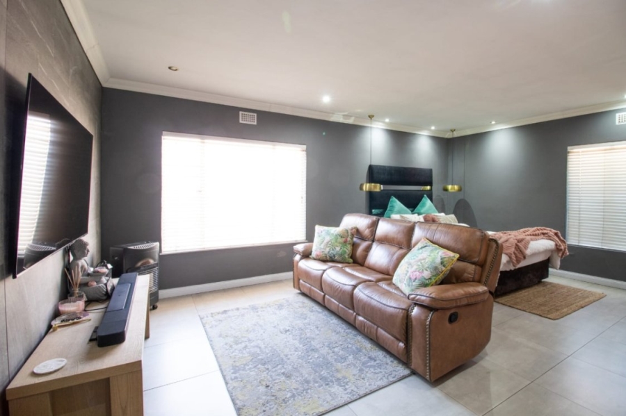 6 Bedroom Property for Sale in Croydon Gauteng