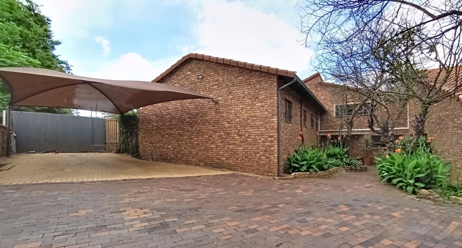 4 Bedroom Property for Sale in Paulshof Gauteng