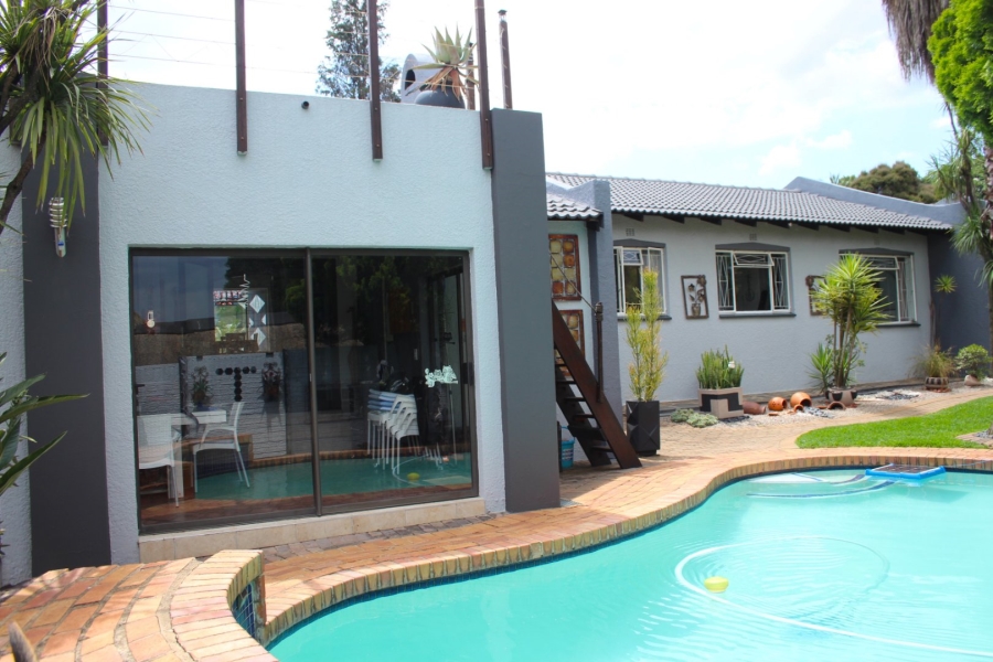 4 Bedroom Property for Sale in Weltevreden Park Gauteng