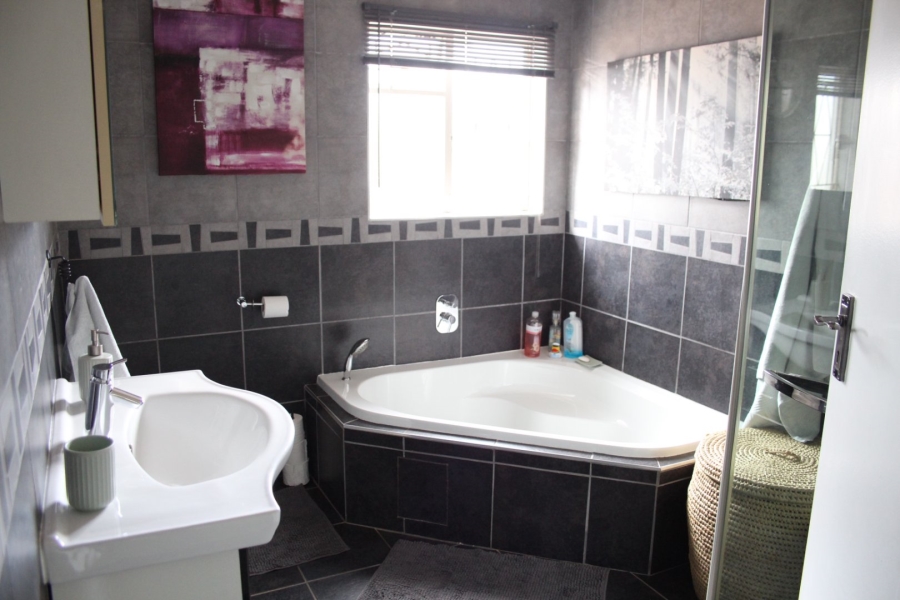 4 Bedroom Property for Sale in Weltevreden Park Gauteng