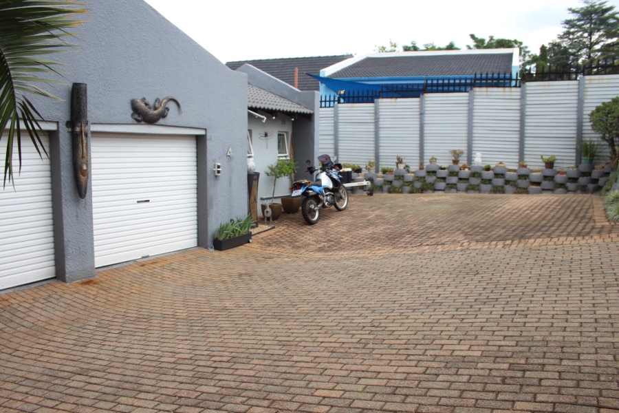 4 Bedroom Property for Sale in Weltevreden Park Gauteng