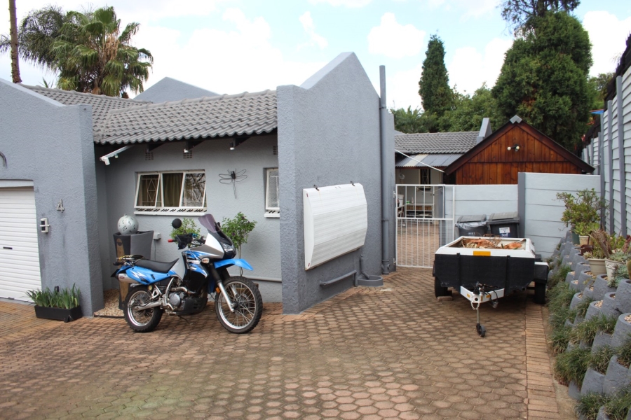 4 Bedroom Property for Sale in Weltevreden Park Gauteng