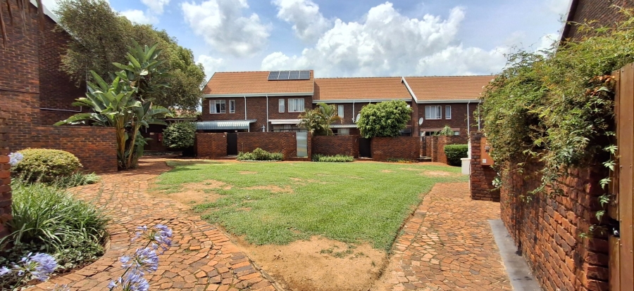2 Bedroom Property for Sale in Garsfontein Gauteng