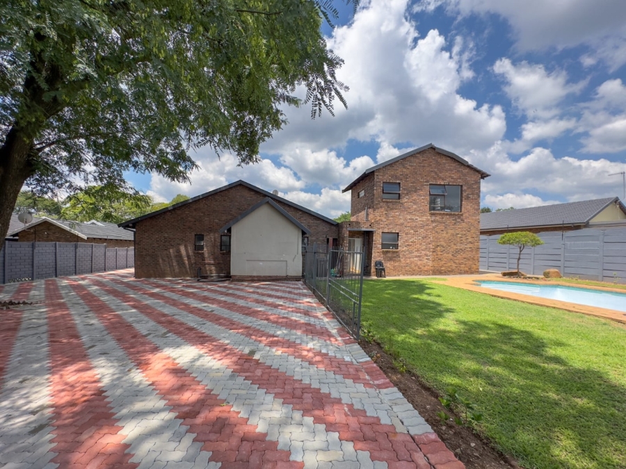 8 Bedroom Property for Sale in Newlands Gauteng