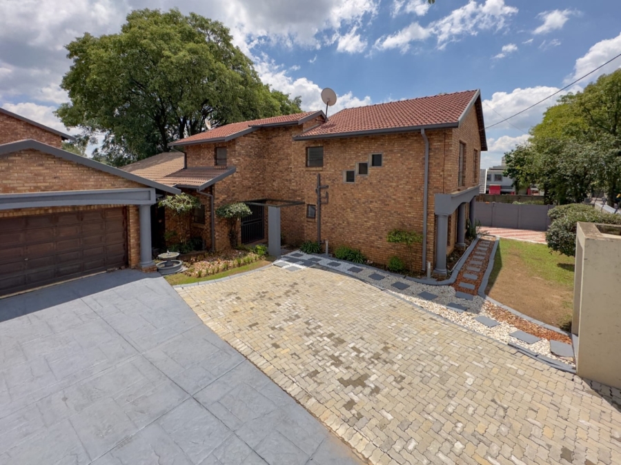 8 Bedroom Property for Sale in Newlands Gauteng