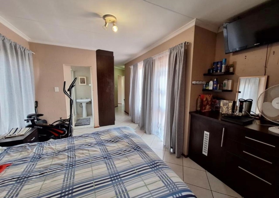 2 Bedroom Property for Sale in North Riding AH Gauteng