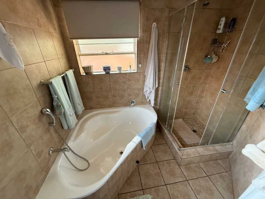 4 Bedroom Property for Sale in Doringkloof Gauteng