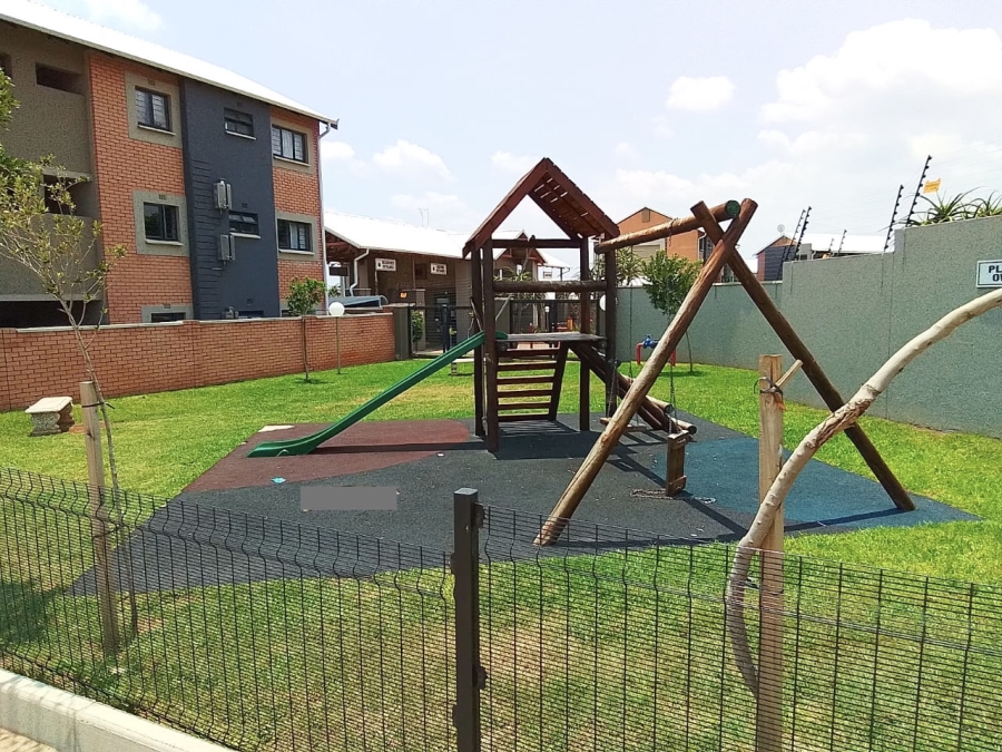 2 Bedroom Property for Sale in Roodepark Eco Estate Gauteng