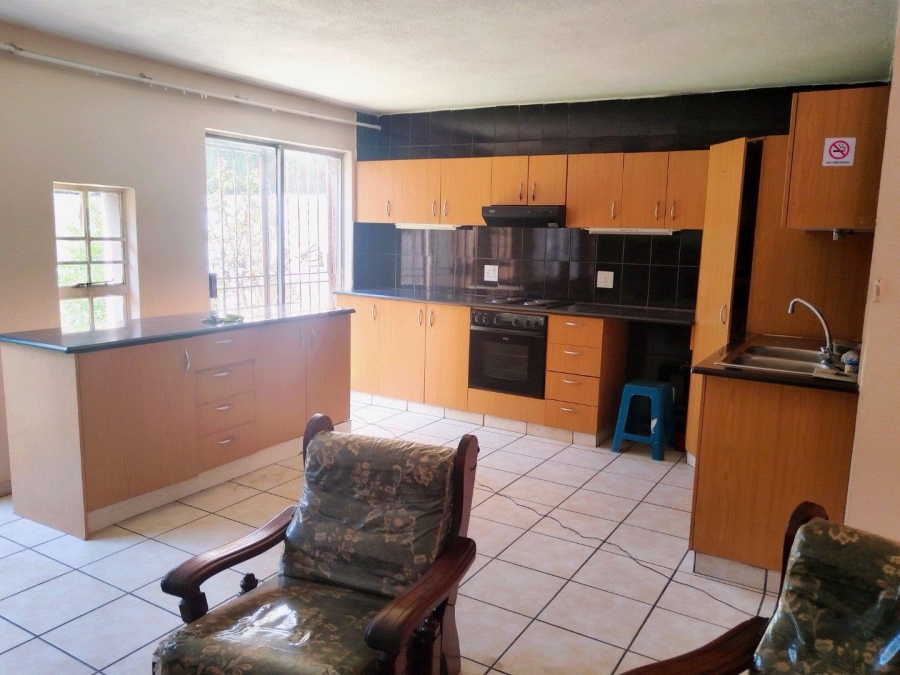 To Let 2 Bedroom Property for Rent in Corlett Gardens Gauteng